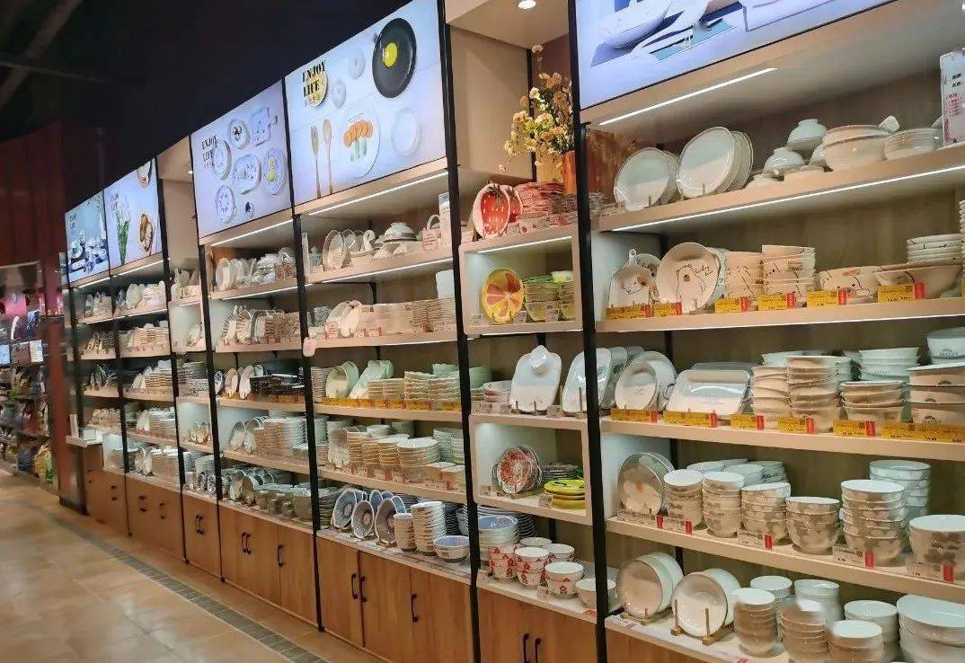 從胖東來非食陳列中學習 日用百貨——拖鞋的陳列藝術與經營智慧